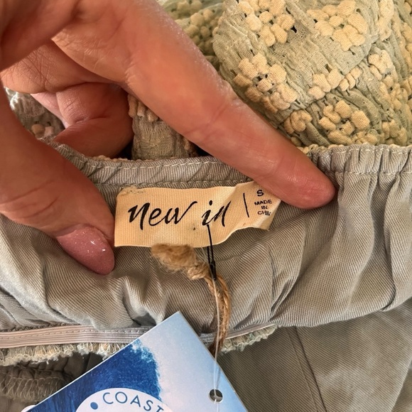 NWT New In Light Blue Floral Daisy Romper Size Small - Picture 6 of 7